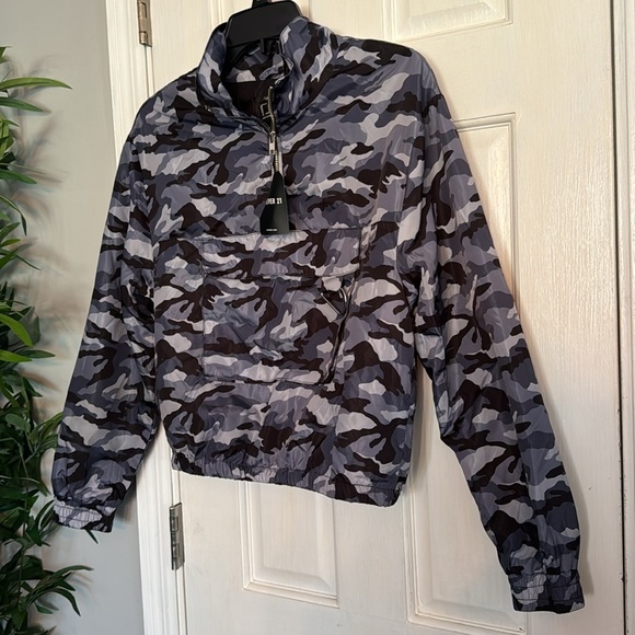 Forever 21 camo nylon quarter zip S NWT - Picture 4 of 8